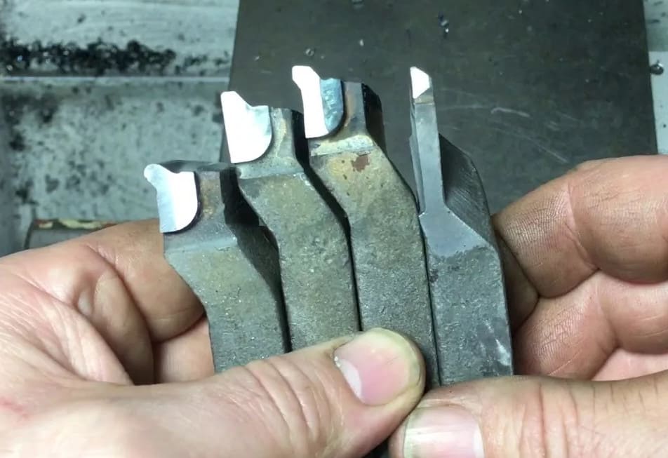 что делают резцы. токарный отрезной резец по металлу 12 на 12 чертёж. классификация резцов для токарного станка по металлу. резец канавочный 18874-73. резцы зубы функция.